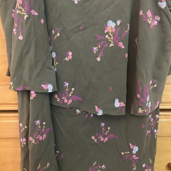 Kohl’s Mudd olive green flowy top floral print - Picture 3 of 6